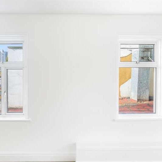 Plumstead High Street, London, SE18 - Photo 1