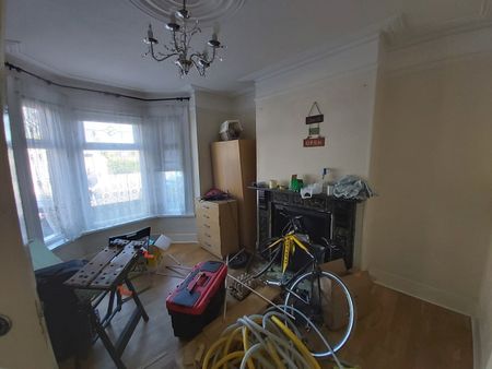 2 Bed Terraced House, St. Mary's Road, E13 - Photo 4