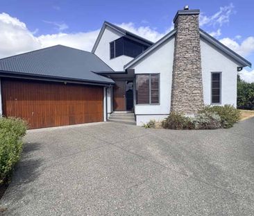 EXCLUSIVE AND EXECUTIVE IN HAVELOCK NORTH - Photo 4
