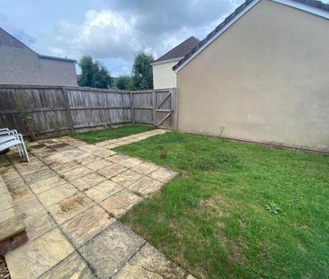 4 bedroom semi-detached house to rent - Photo 6