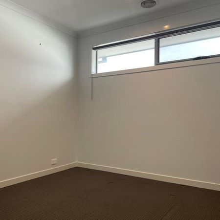 Stunning 3 Bedroom Townhouse, Now For Lease - **APPLY FOR THIS PROPERTY NOW** - Photo 3