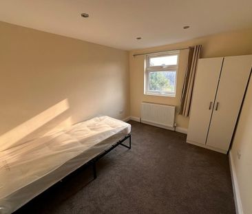 1 bedroom in a house share to rent - Photo 4
