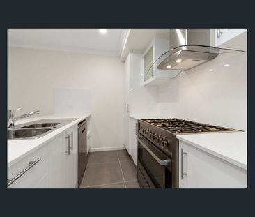 Modern 4BR Family Home in Logan Reserve (Pets Allowed) - Photo 1