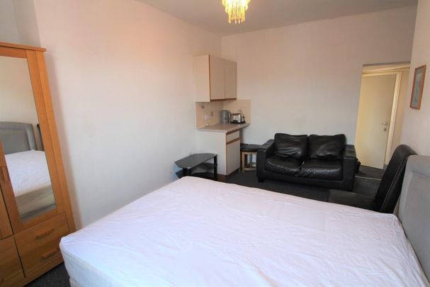 1 bedroom in a house share to rent - Photo 1