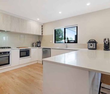 Modern and spacious 4 bedroom home in Manurewa - Photo 4