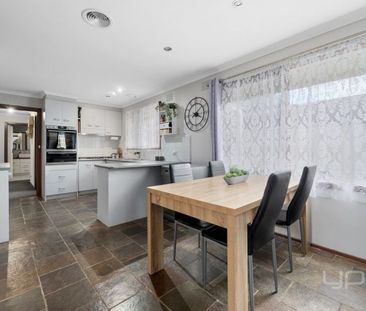 3 BEDROOM & STUDY MASSIVE CARPORT HUGE GARAGE AREA - Photo 2