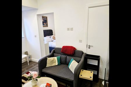 1 Bed Flat, Shroffold Road, BR1 - Photo 2