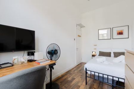 2 Bed Flat, Camden High St, NW1 - Photo 5