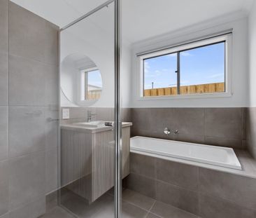 Brand New Three Bedroom Family Home - Photo 6