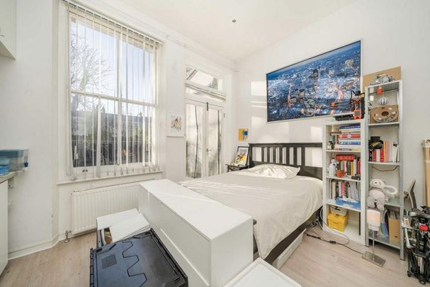 Studio to rent - Photo 1
