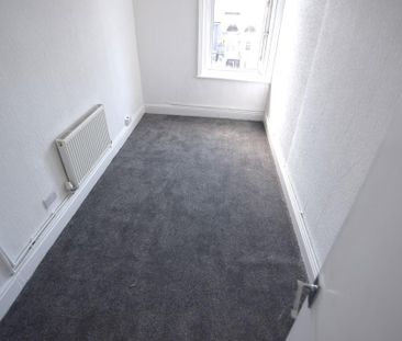 3 bedroom flat to rent - Photo 3