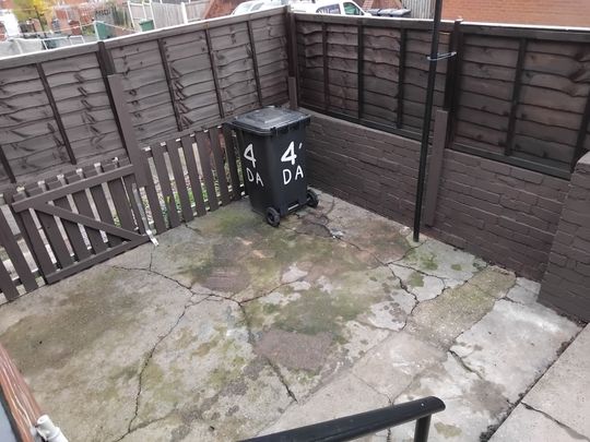 Dodgson Avenue, Leeds - Photo 1