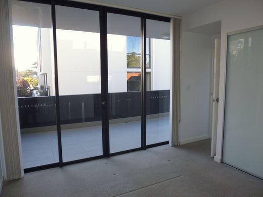 Spacious one bedroom apartment enjoying corner position on level 1 of Eclipse Apartments. - Photo 1