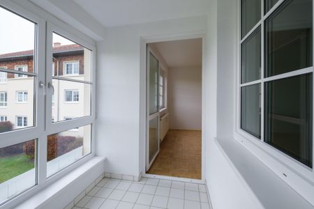 Sanierte 3-Zimmer Wohnung mit Parkplatz und Loggia - Foto 2