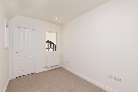 The Spire, 86 Coronation Avenue, Bath, BA2 - Photo 2