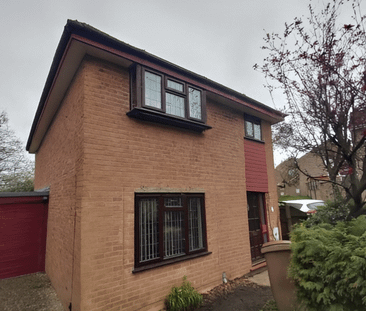 4 bedroom detached house to rent - Photo 3