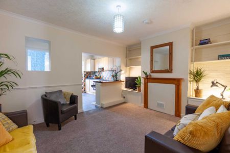 Room 2 - Photo 3