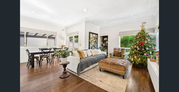 Charming Single Level Home in a Leafy Cul de Sac - Photo 1