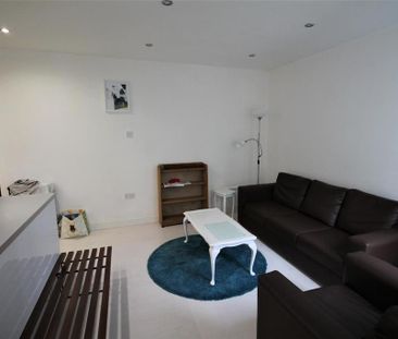 4 bedroom private hall to rent - Photo 1