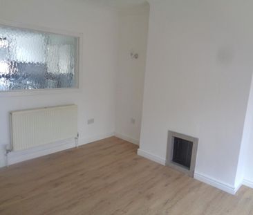 2 bedroom end of terrace house to rent - Photo 3