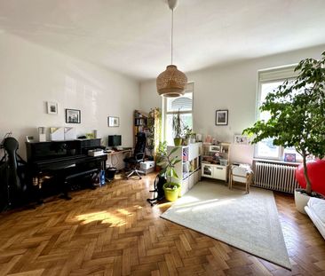 Provisionsfrei – Wunderschöne Altbauwohnung mit zwei Zimmer und ein... - Photo 2