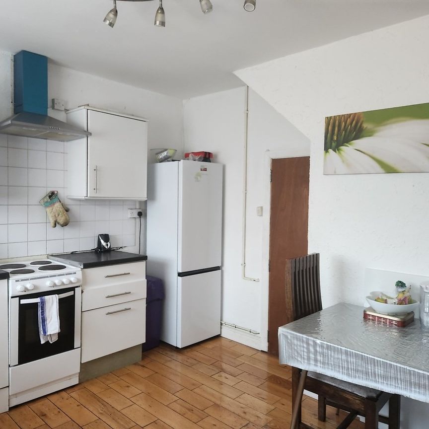 Room in a Shared Flat, Imperial Drive, HA2 - Photo 1