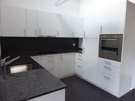 moderne 4 1/2-Zimmer-Dachwohnung mit Holzofen und Balkon - Foto 4