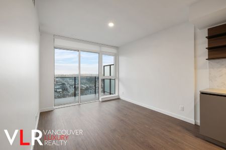 Condo in Surrey, BC - Photo 2