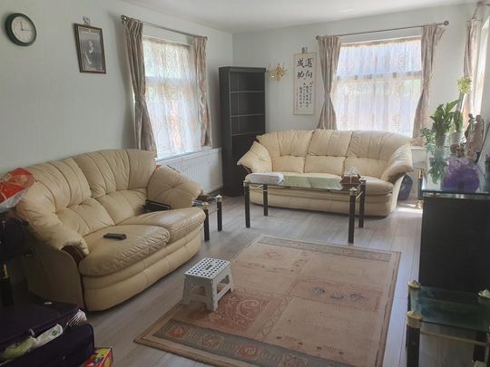 1 bedroom in a house share to rent - Photo 1