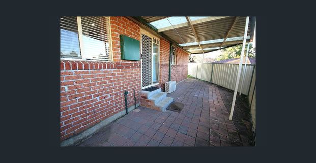 SINGLE LEVEL DUPLEX LOCATED IN A QUITE CUL-DE-SAC! - Photo 1