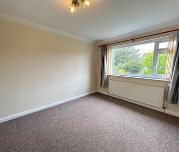 4 bedroom semi-detached bungalow to rent - Photo 4