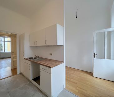 Sanierte 2-Zimmer-Altbauwohnung mit Mini-Balkon - Photo 1