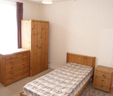 5 Bed Student Accommodation - Photo 2