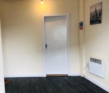 1 bedroom in a flat share to rent - Photo 3