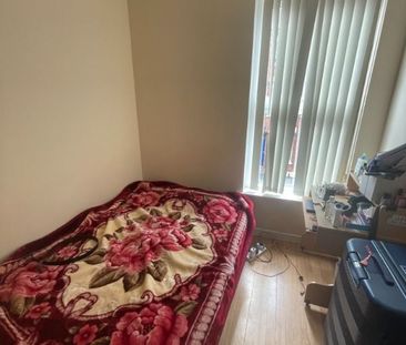 37B Wellesley Avenue, Belfast BT9 6DG - Photo 2