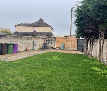 4 bedroom semi-detached house to rent - Photo 4