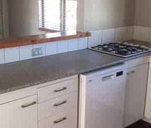 3 Bedroom, 2 heatpumps, garage, sunny BBQ area - Photo 4