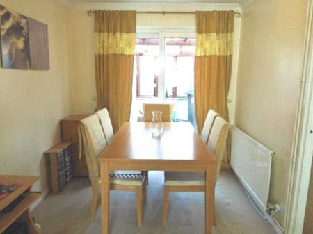 3 bedroom semi-detached house to rent - Photo 2