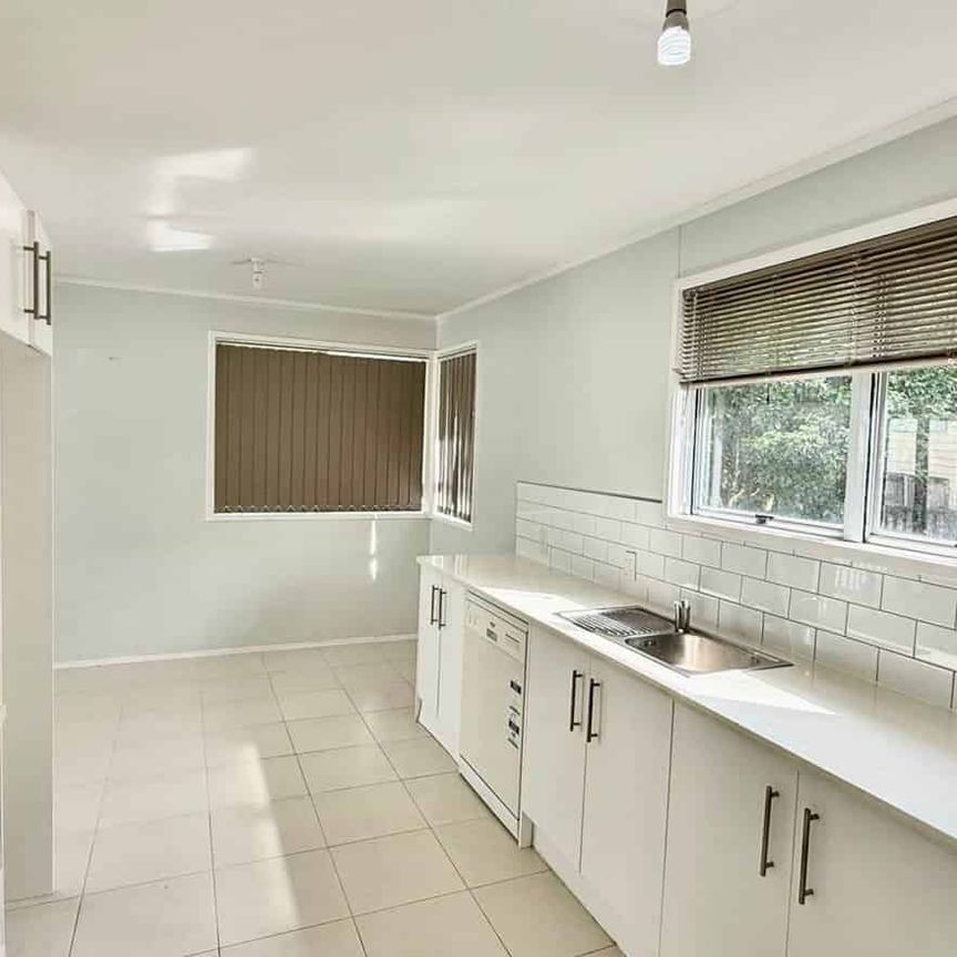 Renovated 3-Bedroom Home in Manurewa - Photo 1