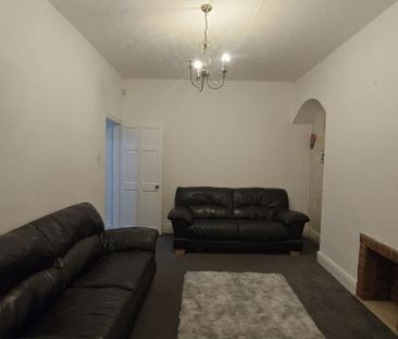 3 bedroom flat to rent - Photo 1