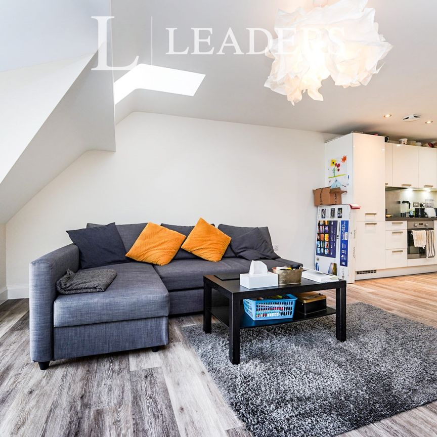 2 bedroom property to rent London Road, Tetbury, GL8 - Photo 1