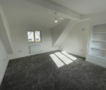 Elizabeth Close, Swansea, SA6 - Photo 2