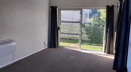 Tidy One-Bedroom Apartment – Available Now - Photo 2