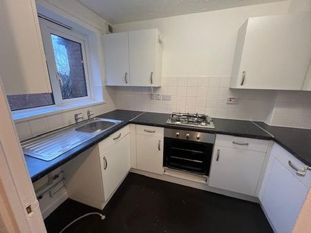 2 bedroom semi-detached house to rent - Photo 3