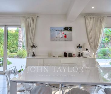 Maison à louer Mougins, Cote d'Azur, France7 500 EUR / Mois - Photo 5