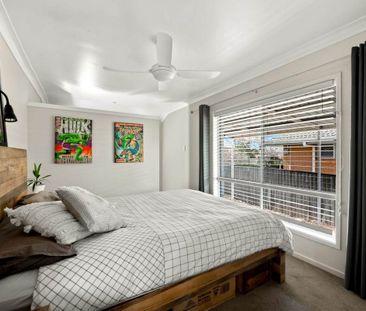 APPEALING, INVITING & VERY STYLISH! - Photo 3