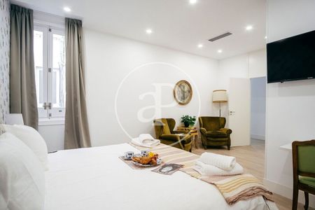 Piso de alquiler en C. de Los Caños del Peral, Palacio - Photo 3