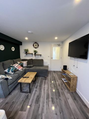 5 bedroom semi-detached house to rent - Photo 3