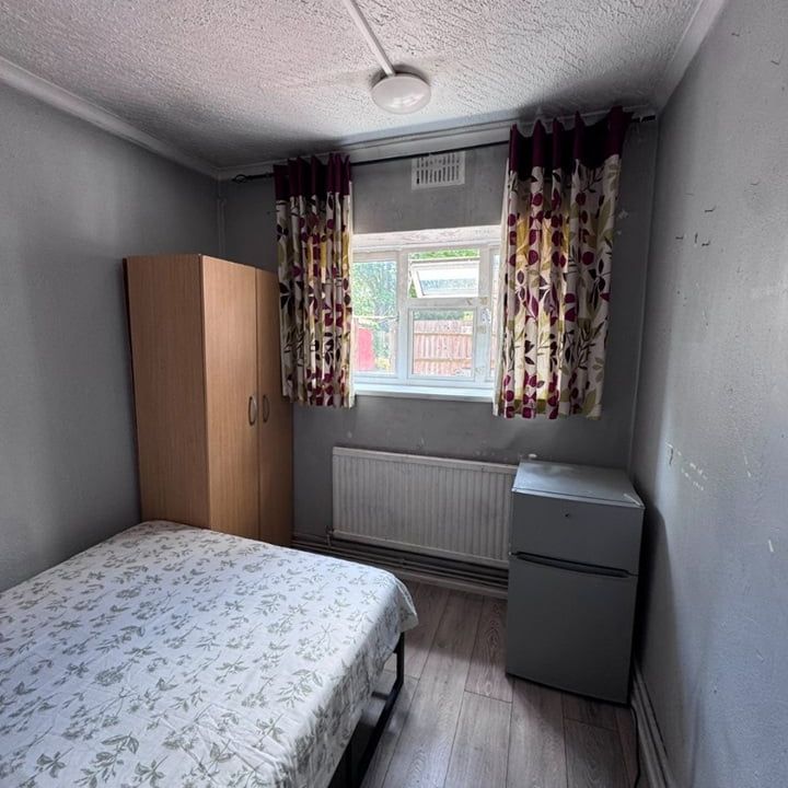Room in a Shared House, Marlow House, N22 - Photo 1
