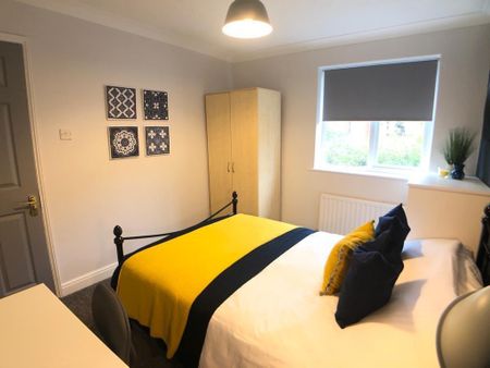 6 bedroom detached house to rent - Photo 3